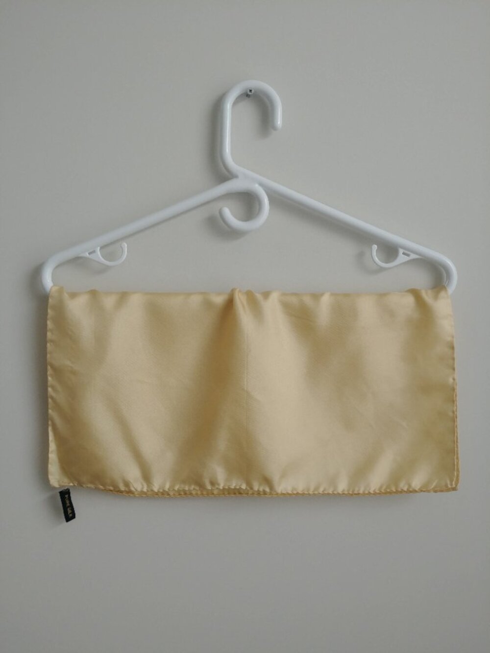 4/$20 Vintage 100% pure silk made in Italy buttercream yellow pocket square